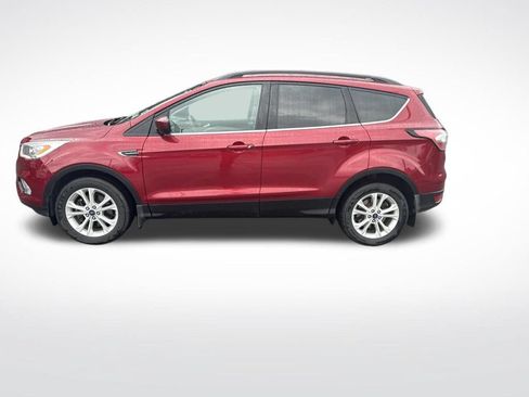 Used 2017 Ford Escape SE w/ Equipment Group 201A AWD/4WD image 2
