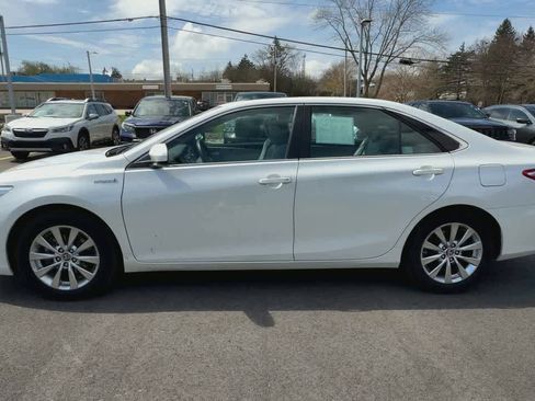 Used 2015 Toyota Camry XLE w/ Moonroof Package image 5