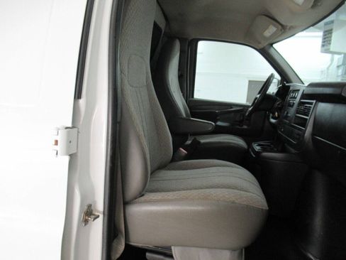 Used 2014 GMC Savana 3500 Extended RWD image 14
