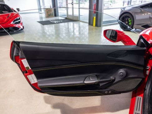 Used 2018 Ferrari 488 GTB RWD image 32