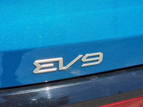 Used 2024 Kia EV9 Land AWD/4WD image 18