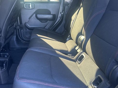 Used 2021 Jeep Gladiator Rubicon image 10