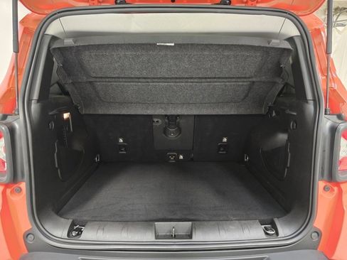 Used 2021 Jeep Renegade Trailhawk image 18