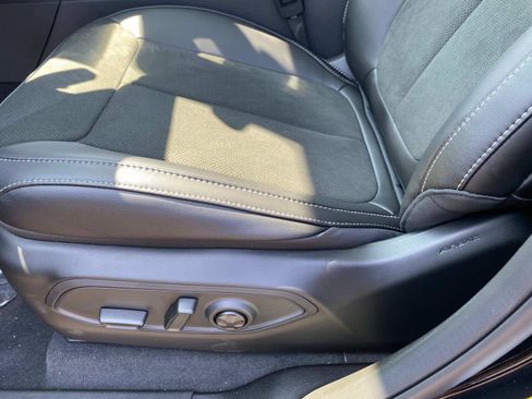 New 2025 Jeep Grand Cherokee Altitude image 10