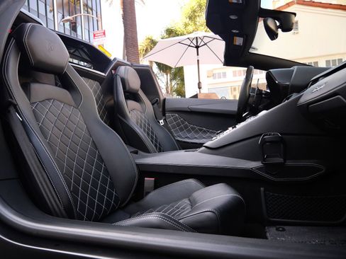 Used 2015 Lamborghini Aventador LP 700-4 AWD/4WD image 8