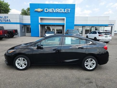 Used 2019 Chevrolet Cruze LT w/ Convenience Package FWD image 1