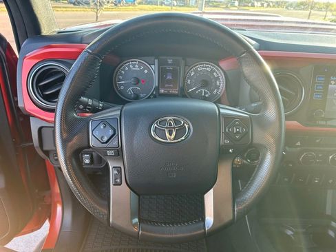 Used 2017 Toyota Tacoma TRD Sport w/ Premium & Technology Package AWD/4WD image 22