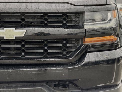 Used 2018 Chevrolet Silverado 1500 Custom w/ Custom Convenience Package image 7