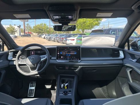 New 2026 Volkswagen Tiguan SE R-Line FWD image 18