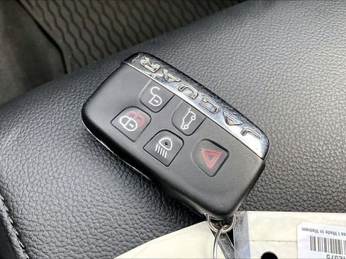 Used 2019 Jaguar F-PACE Premium image 14