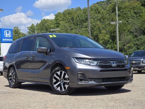 Used 2025 Honda Odyssey EX-L image 2