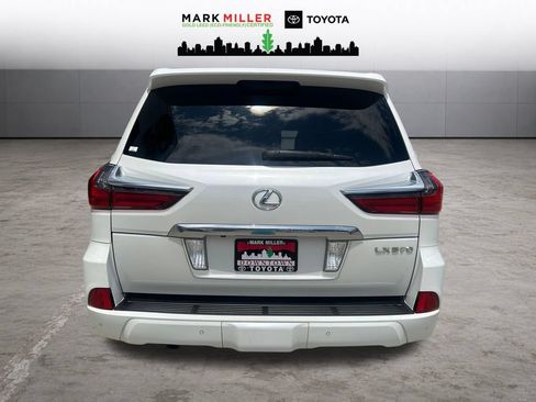 Used 2016 Lexus LX 570 4WD w/ Luxury Package image 4