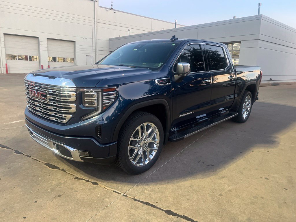 Used 2023 GMC Sierra 1500 Denali AWD/4WD image 3