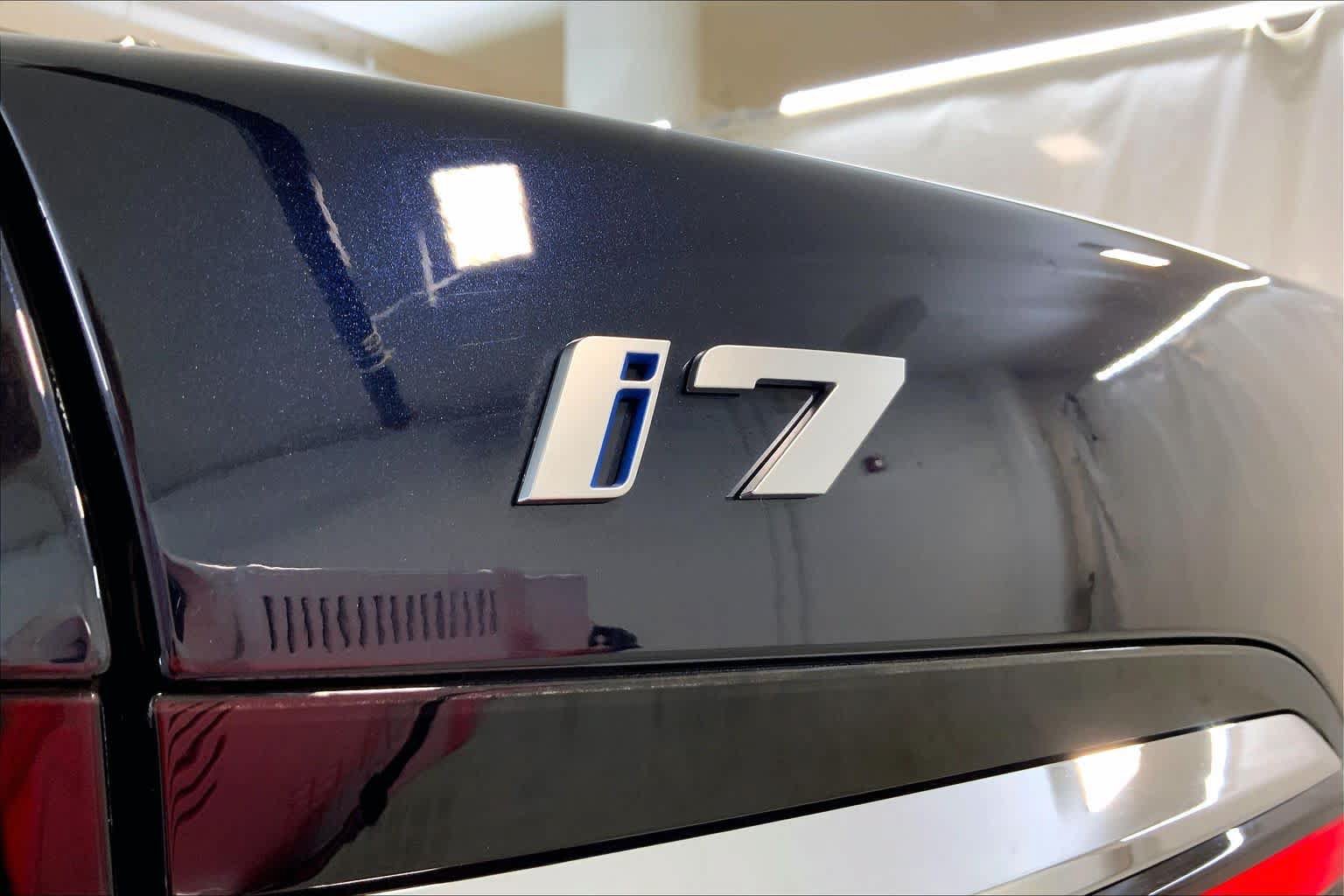 Used 2023 BMW i7 xDrive60 w/ Executive Package 2 AWD/4WD image 29