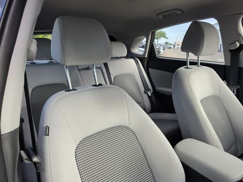 Used 2023 Hyundai Kona SE AWD/4WD image 5