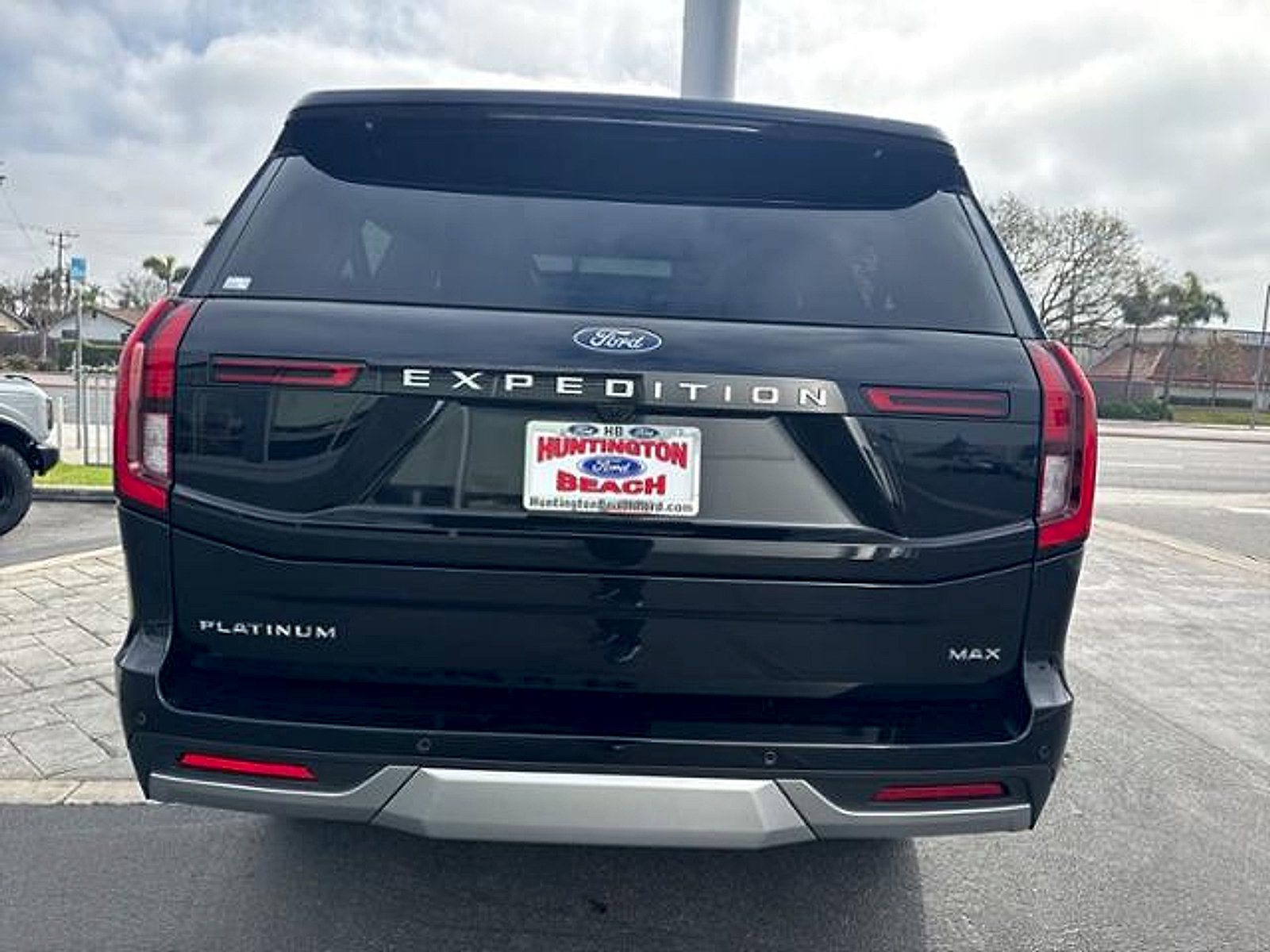 Used 2025 Ford Expedition Max Platinum w/ Platinum Ultimate Package AWD/4WD image 14
