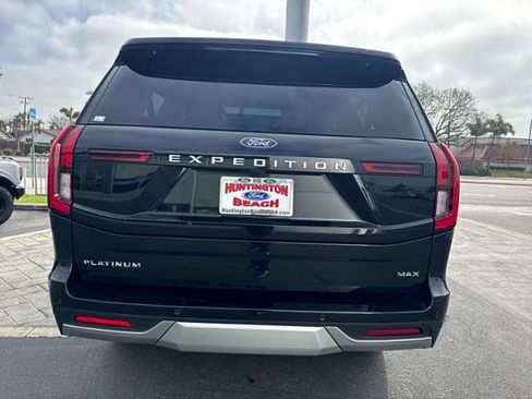 Used 2025 Ford Expedition Max Platinum w/ Platinum Ultimate Package AWD/4WD image 14