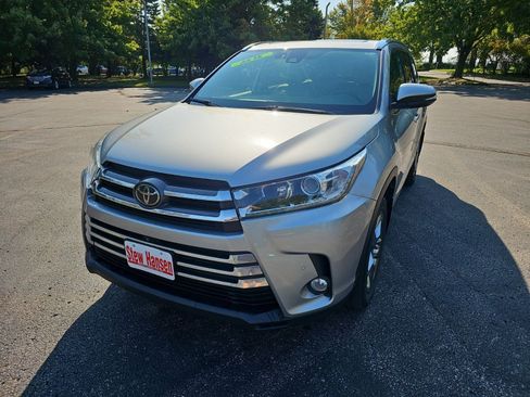 Used 2018 Toyota Highlander Limited Platinum AWD/4WD image 2