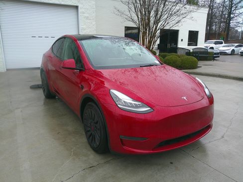 Used 2023 Tesla Model Y Long Range image 2