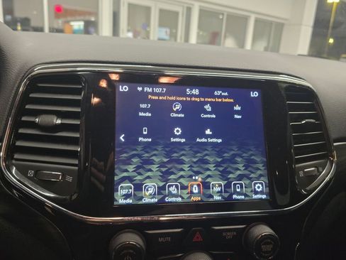 Certified 2022 Jeep Grand Cherokee Laredo X image 22