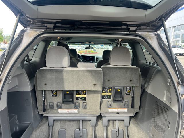 Used 2015 Toyota Sienna LE AWD/4WD image 19