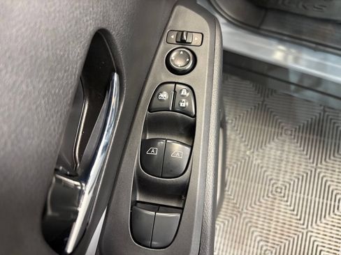 Used 2022 Nissan Kicks SR w/ Premium Package FWD image 24