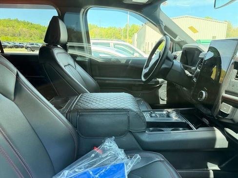 Used 2024 Ford Expedition Limited AWD/4WD image 17