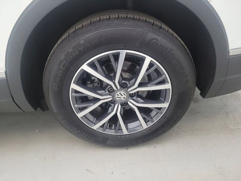 Used 2020 Volkswagen Tiguan SE AWD/4WD image 31