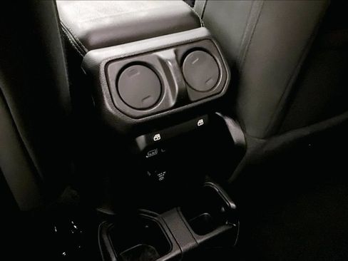 Used 2019 Jeep Wrangler Unlimited Sahara AWD/4WD image 10