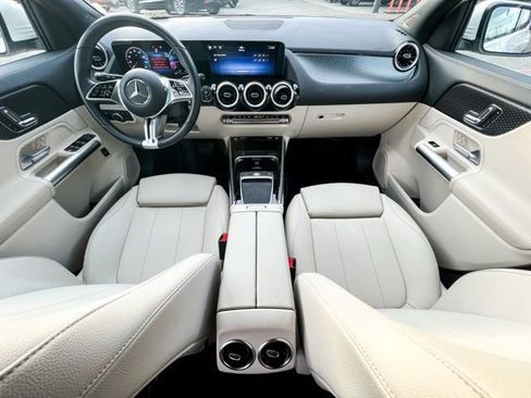 Used 2025 Mercedes-Benz GLA 250 4MATIC image 12