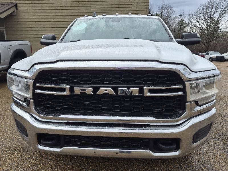 Used 2022 RAM 3500 Tradesman w/ Chrome Appearance Group AWD/4WD image 4