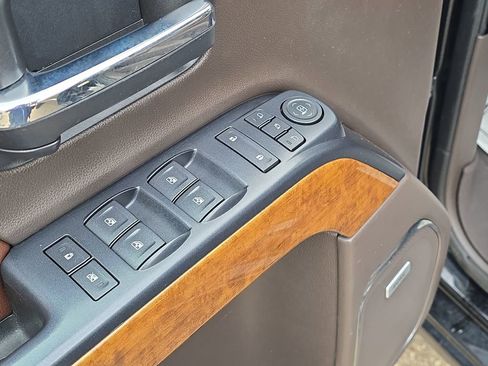 Used 2016 Chevrolet Silverado 1500 High Country image 23