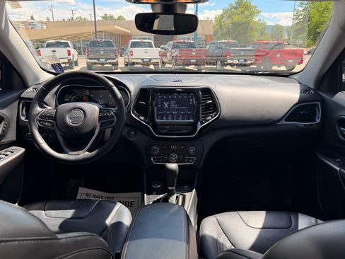 Used 2019 Jeep Cherokee Overland w/ Heavy Duty Protection Group AWD/4WD image 18