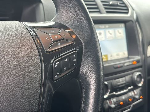 Used 2018 Ford Explorer XLT w/ Equipment Group 201A image 18