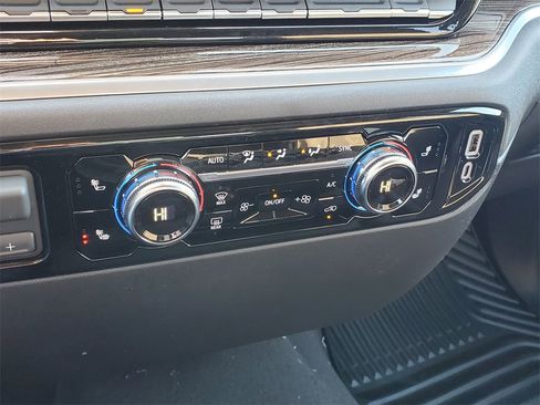 New 2026 GMC Sierra 1500 Elevation image 24