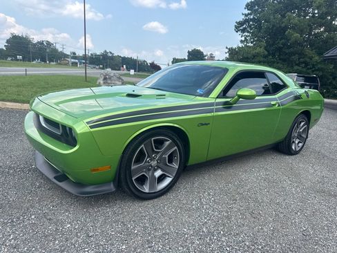 Used 2011 Dodge Challenger R/T RWD image 4