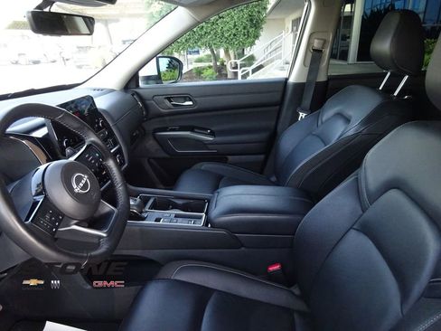 Used 2024 Nissan Pathfinder SL image 13