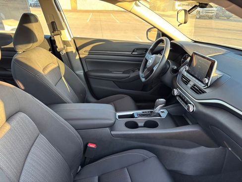 Used 2025 Nissan Altima 2.5 S image 14
