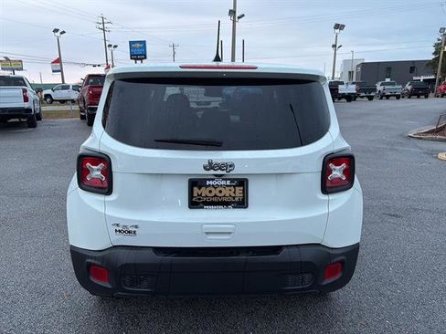 Used 2023 Jeep Renegade Latitude image 6