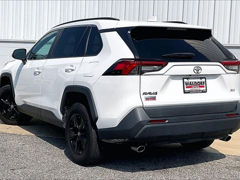 Used 2021 Toyota RAV4 XLE FWD image 15