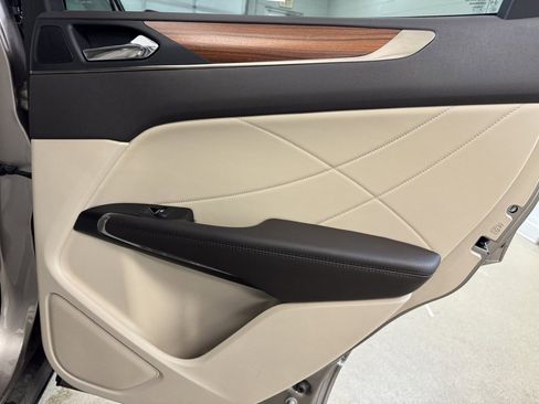 Used 2018 Lincoln MKC Select w/ Select Plus Package image 27