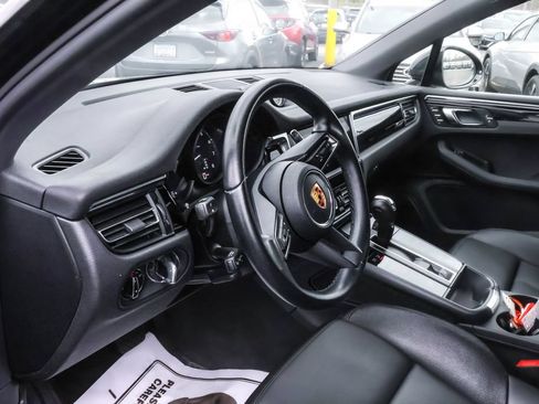 Used 2023 Porsche Macan AWD/4WD image 4