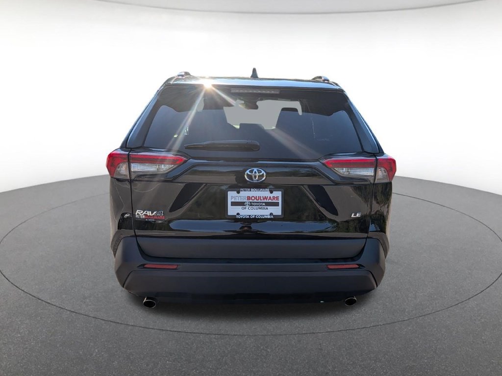 Used 2021 Toyota RAV4 LE FWD image 4
