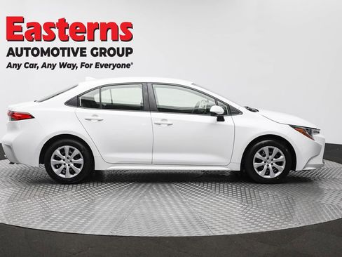 Used 2022 Toyota Corolla LE FWD image 4