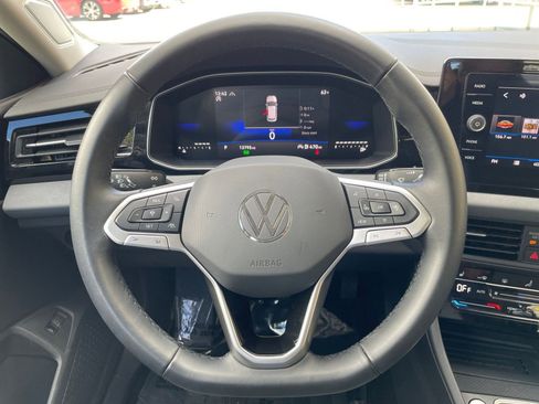 Used 2025 Volkswagen Jetta SE image 29