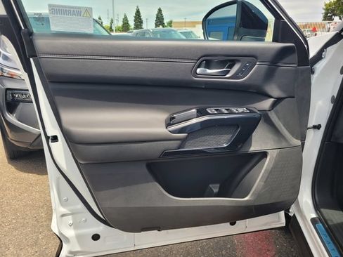 New 2026 Nissan Pathfinder Platinum w/ Cargo Package AWD/4WD image 7