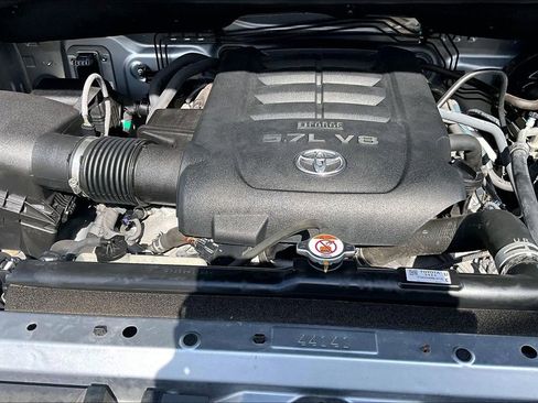 Used 2018 Toyota Tundra SR5 w/ SR5 Upgrade Package AWD/4WD image 32
