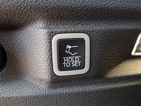 Used 2025 Jeep Grand Cherokee L Limited w/ Black Appearance Package image 29