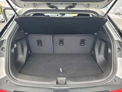 Used 2022 Chevrolet Bolt EUV LT w/ Convenience Package image 26