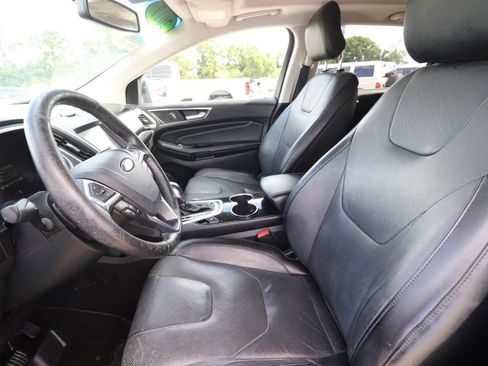 Used 2017 Ford Edge Titanium w/ Equipment Group 301A FWD image 2